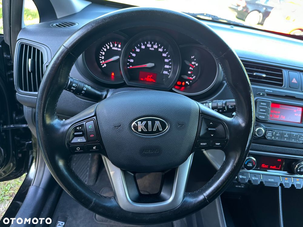 Kia Rio 1.4 Fifa World Cup Edition - 18