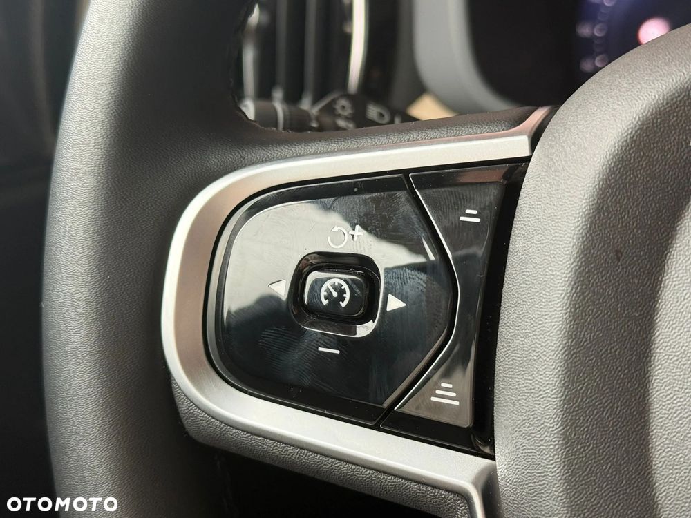 Volvo XC 60 B5 B AWD Plus Bright - 18
