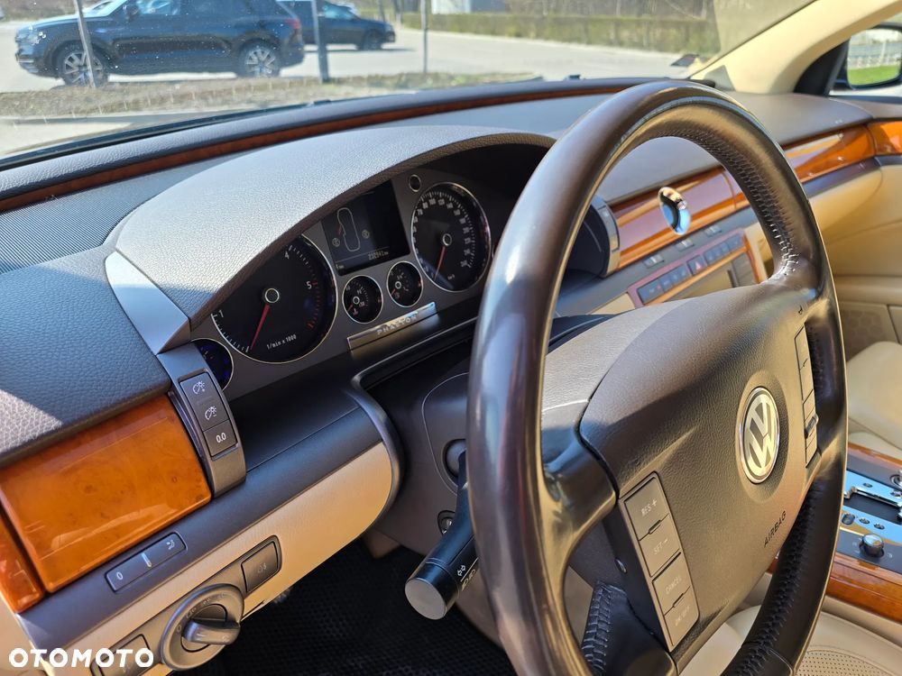 Volkswagen Phaeton - 14