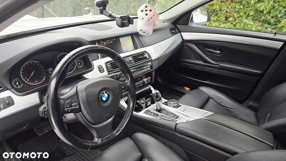 BMW Seria 5 520d xDrive - 11