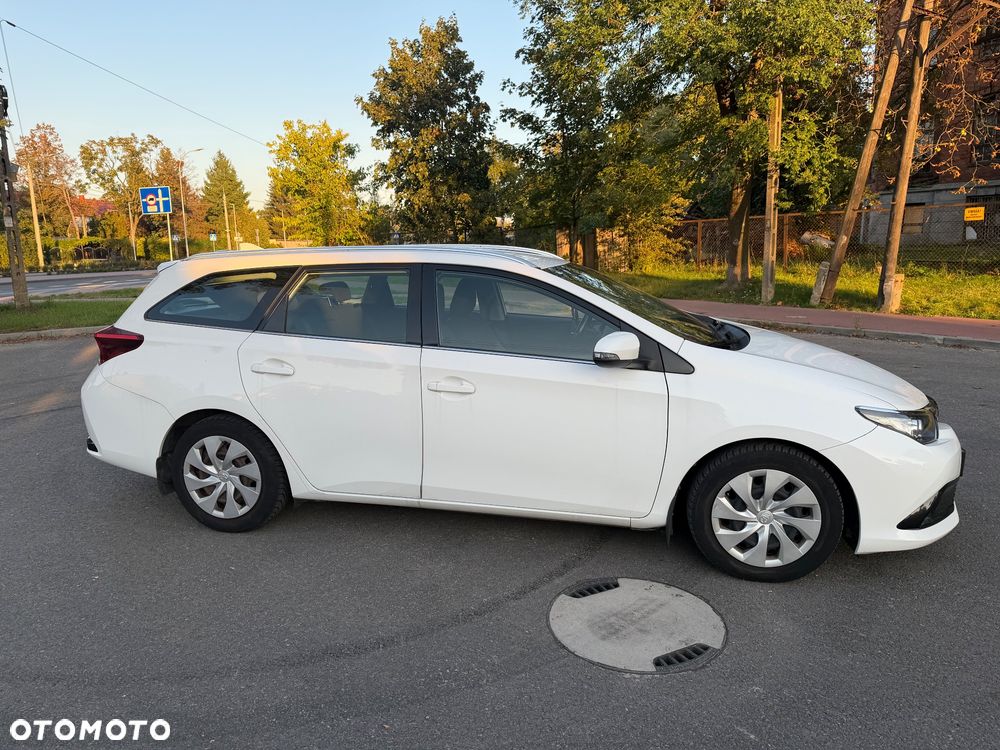 Toyota Auris 2016 photo 2