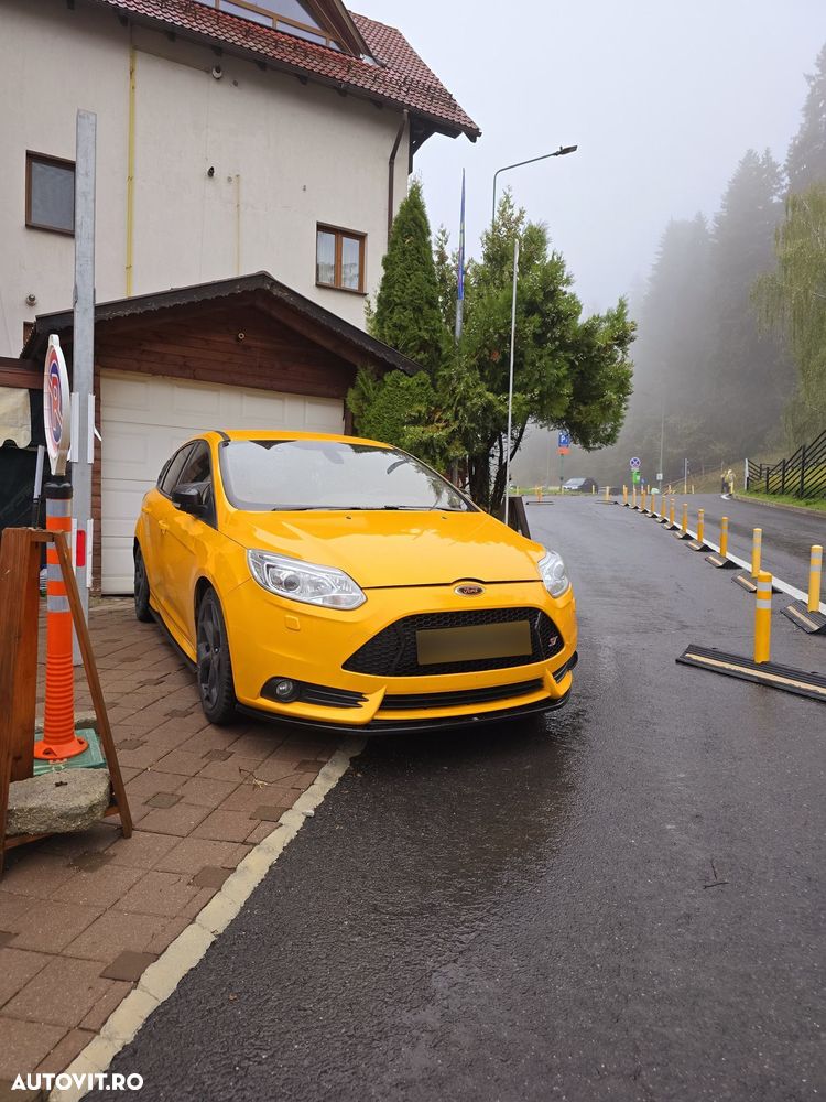 Ford Focus 2.0 Ecoboost ST - 1