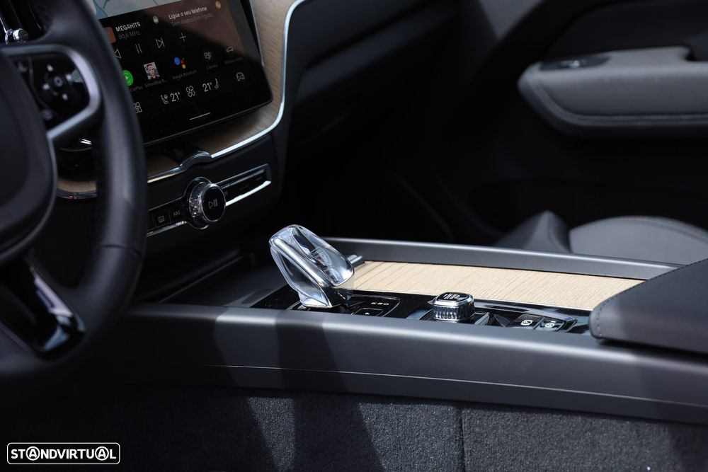 Volvo XC 60 2.0 T6 PHEV Plus Dark AWD - 17