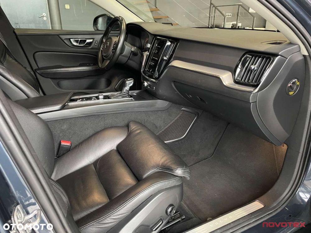 Volvo V60 D3 Momentum Pro - 9