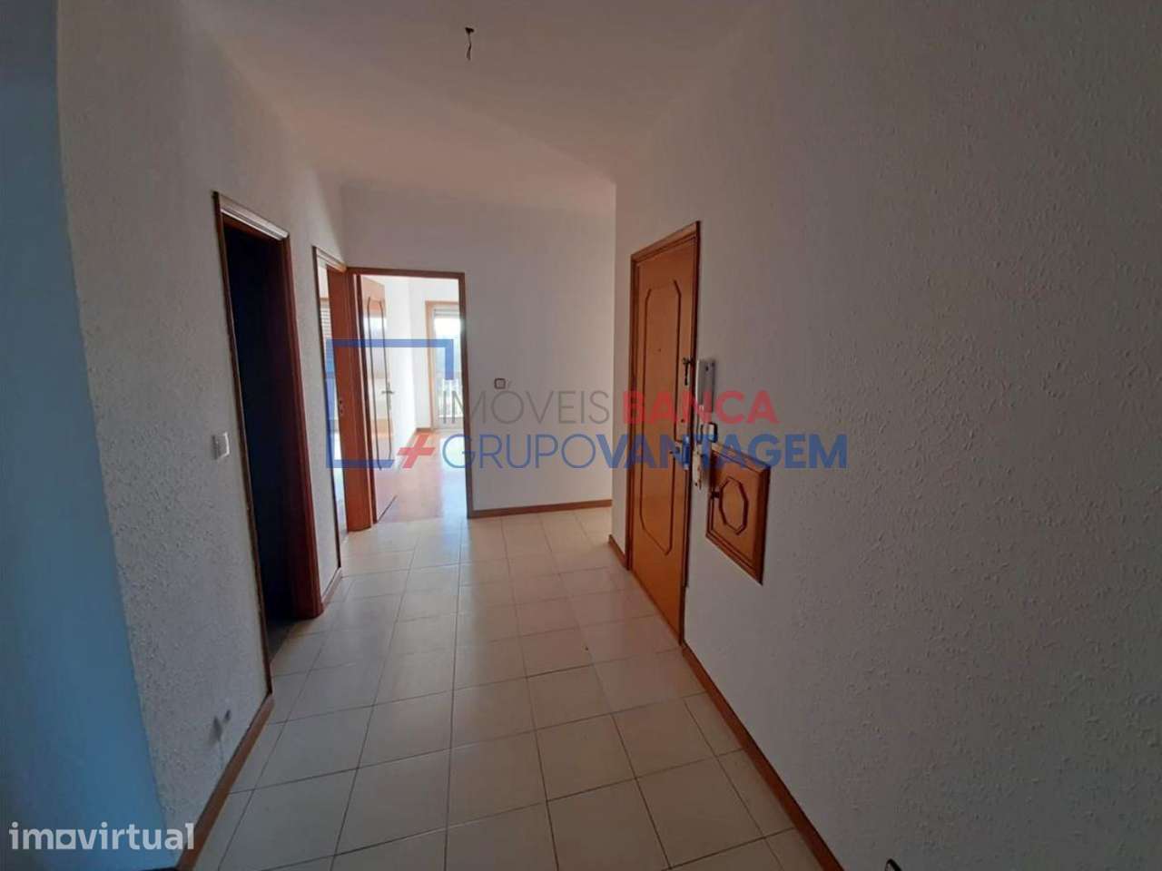 Apartamento T3 com lareira, varanda comum e garagem box em Gondomar - Grande imagem: 3/20