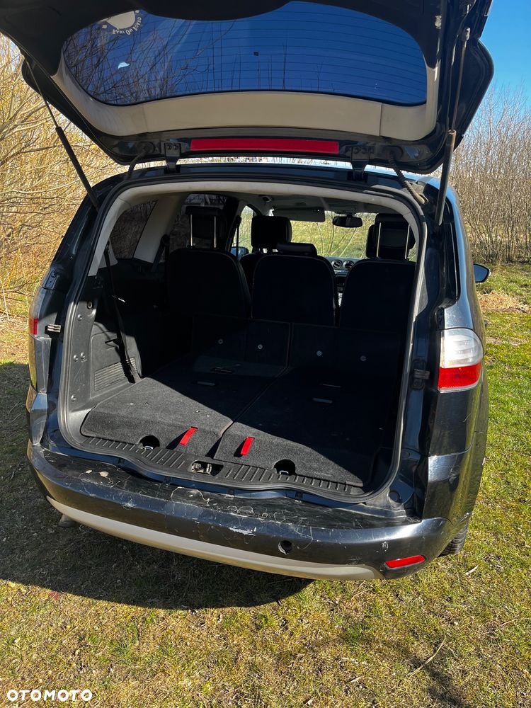 Ford S-Max - 11