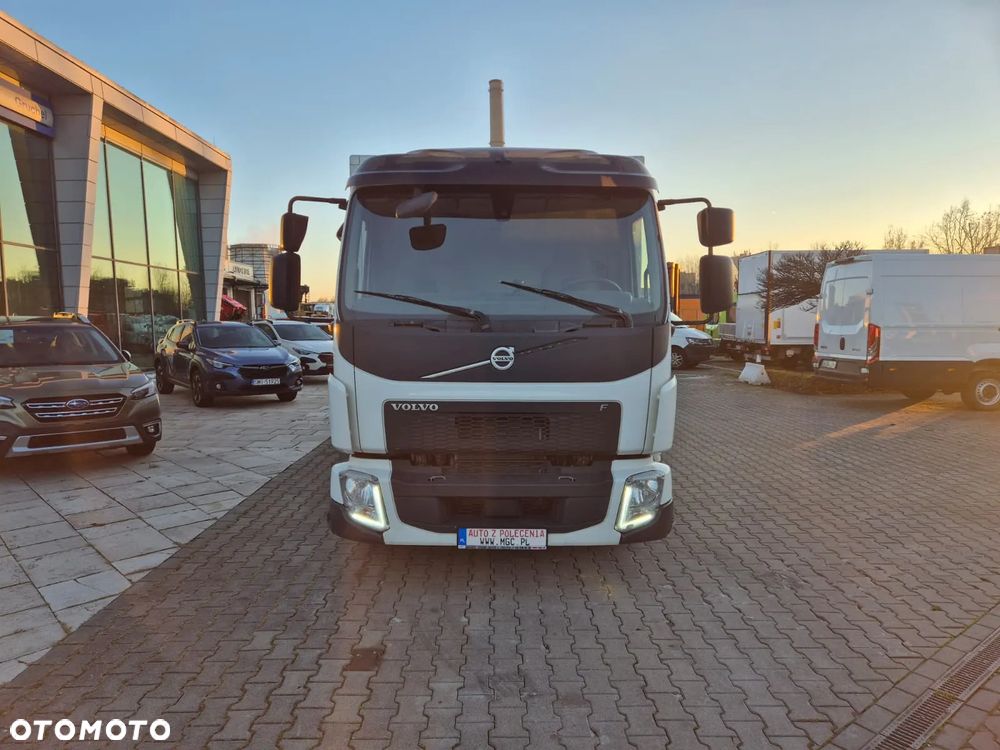 Volvo FL 240 4X2 / 18 EP / CHŁODNIA / SKAB / MITSUBISHI / 2 KOMORY / MOŻLIWOŚĆ USUNIĘCIA ŚCIANEK / 1 WŁ / NIE PICOWANY / OKAZJA! / MODEL 2017 / EURO 6 - 3