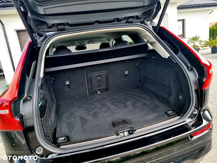 Volvo XC 60 B4 D Plus Dark - 23