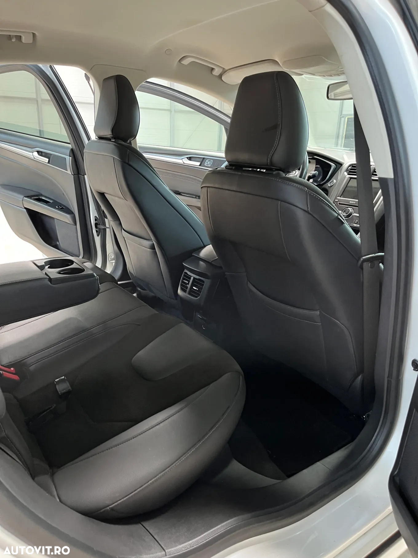Ford Mondeo 2.0 HEV Titanium - 14