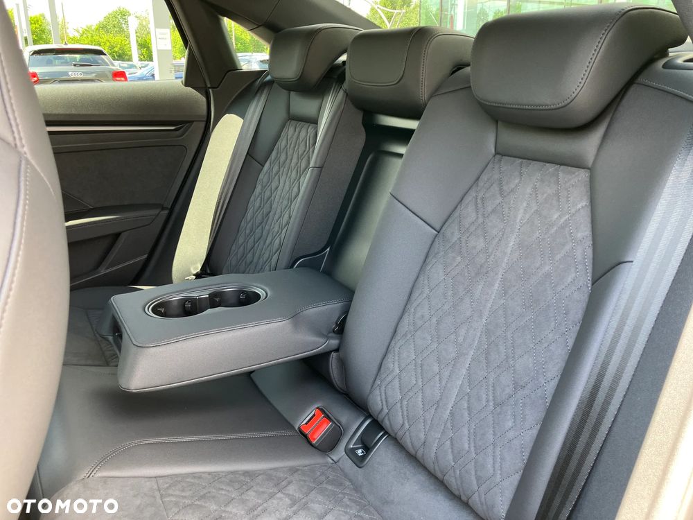 Audi RS3 Limousine - 28