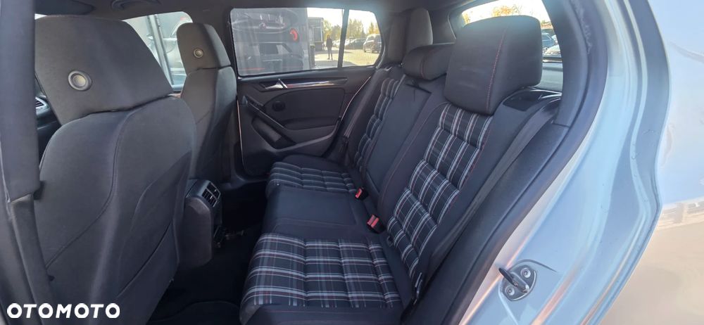 Volkswagen Golf 2.0 GTI - 32