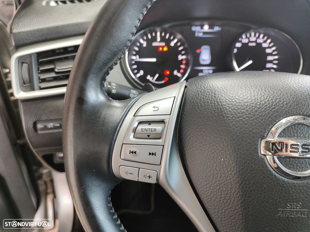 Nissan Qashqai 1.5 dCi N-Connecta 18 - 29