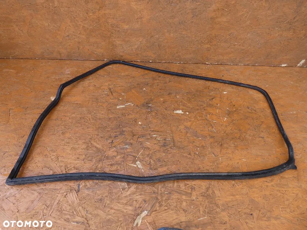 BMW E24 USZCZELKA KAROSERYJNA PRAWA - 5