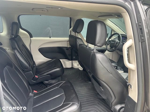 Chrysler Pacifica - 15