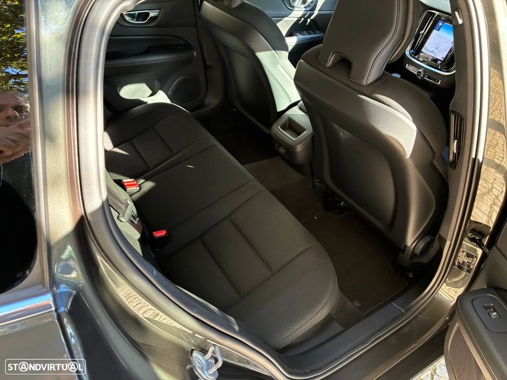 Volvo V60 2.0 B4 Momentum Plus Geartronic - 26