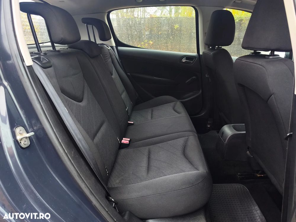 Peugeot 308 1.6HDi Confort Pack - 10