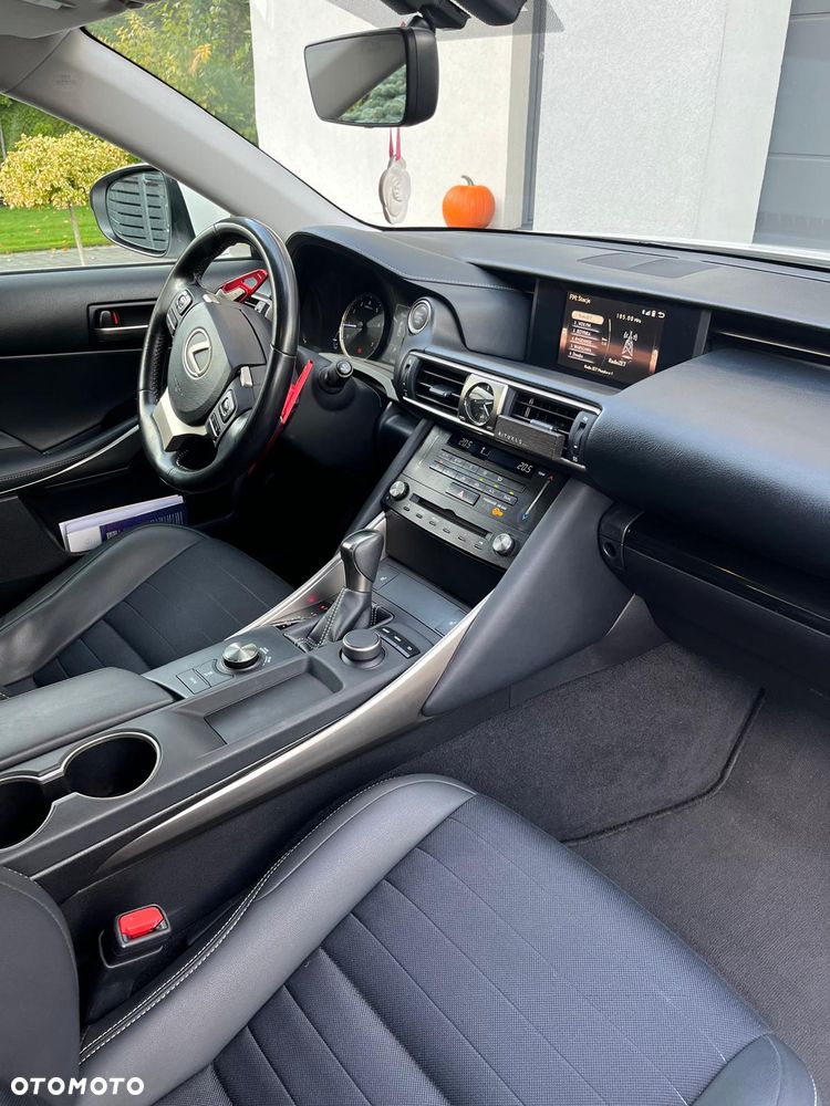 Lexus IS 200t Elite - 10