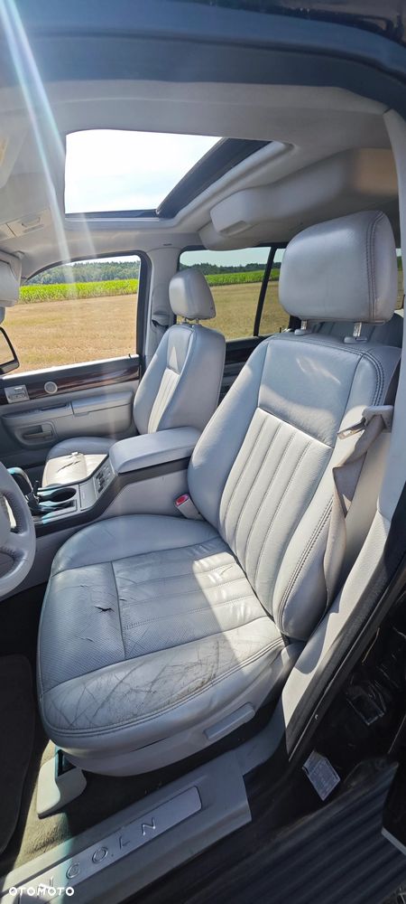 Lincoln Aviator - 12
