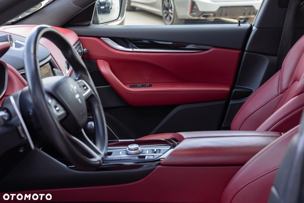 Maserati Levante S Granlusso - 14