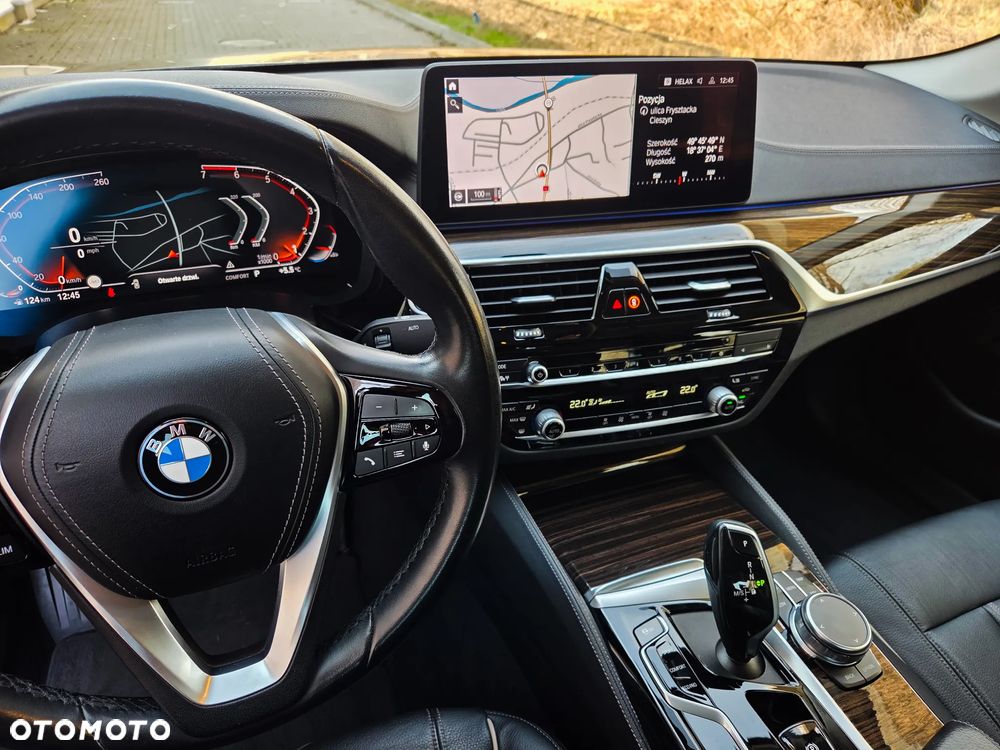 BMW Seria 5 520i Luxury Line sport - 33