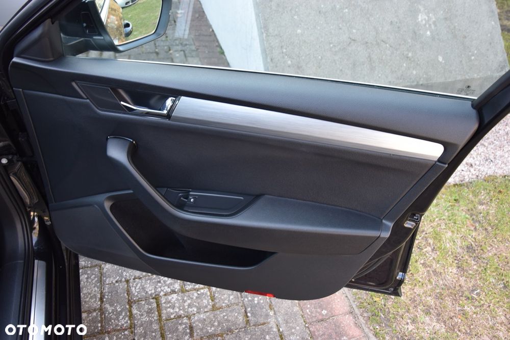 Skoda Superb 2.0 TDI Ambition DSG7 - 32