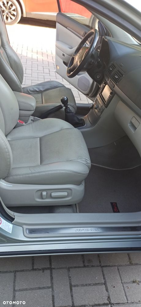 Toyota Avensis - 6