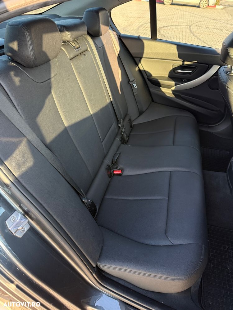 BMW Seria 3 320i EfficientDynamics Edition - 13