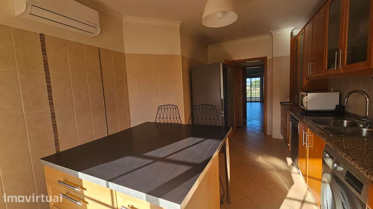 Apartamento T3 com varanda, ar condicionado e 2 casas de banho - Grande imagem: 5/16