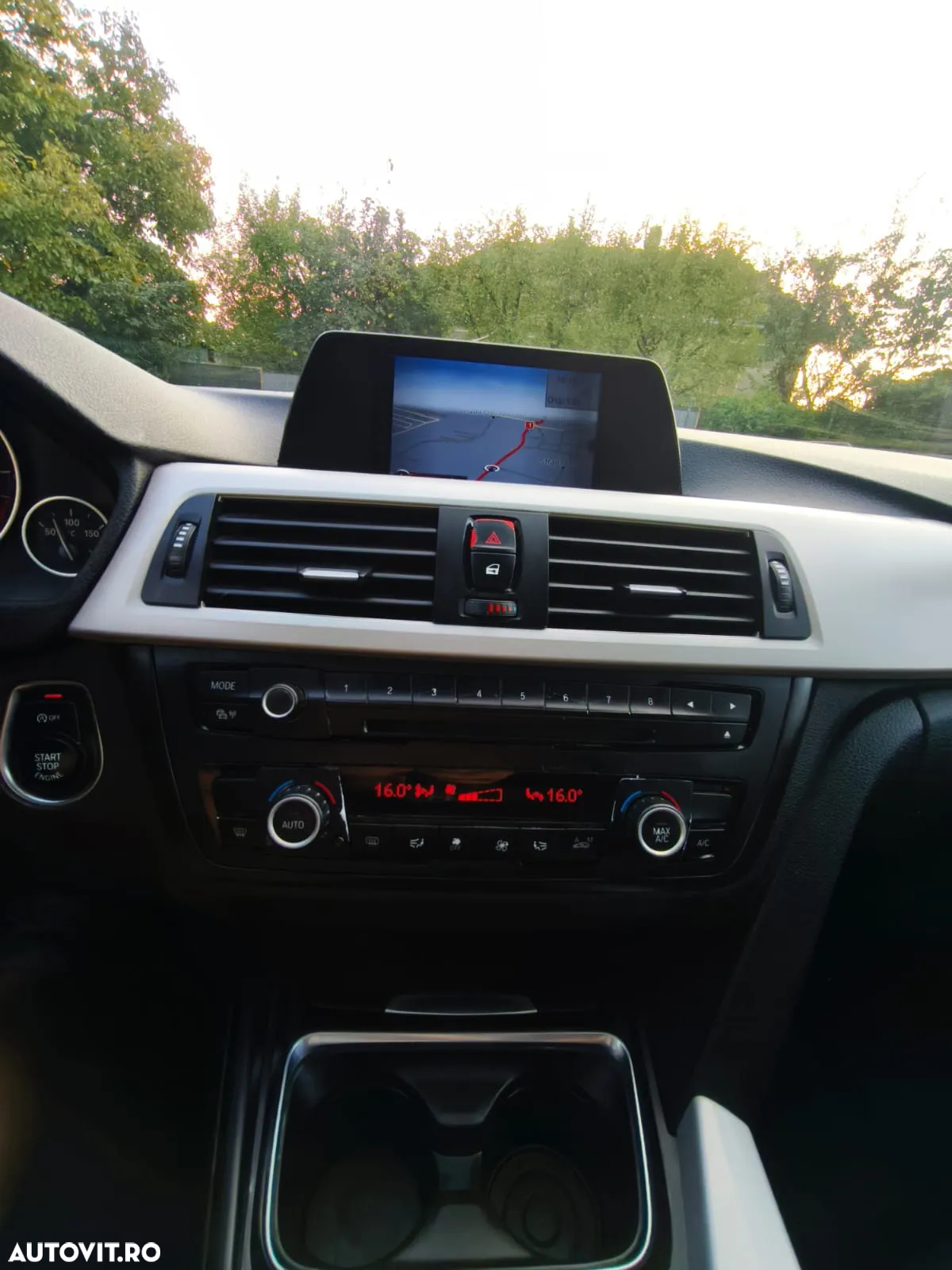 BMW Seria 3 318d Touring - 13