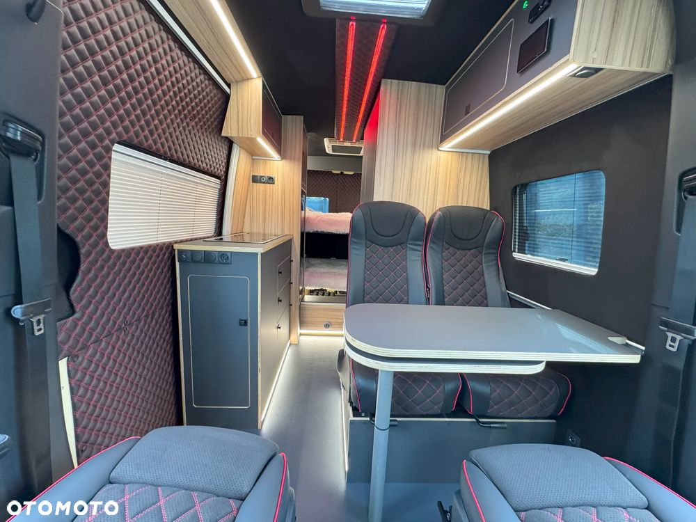 Mercedes-Benz Sprinter - 25
