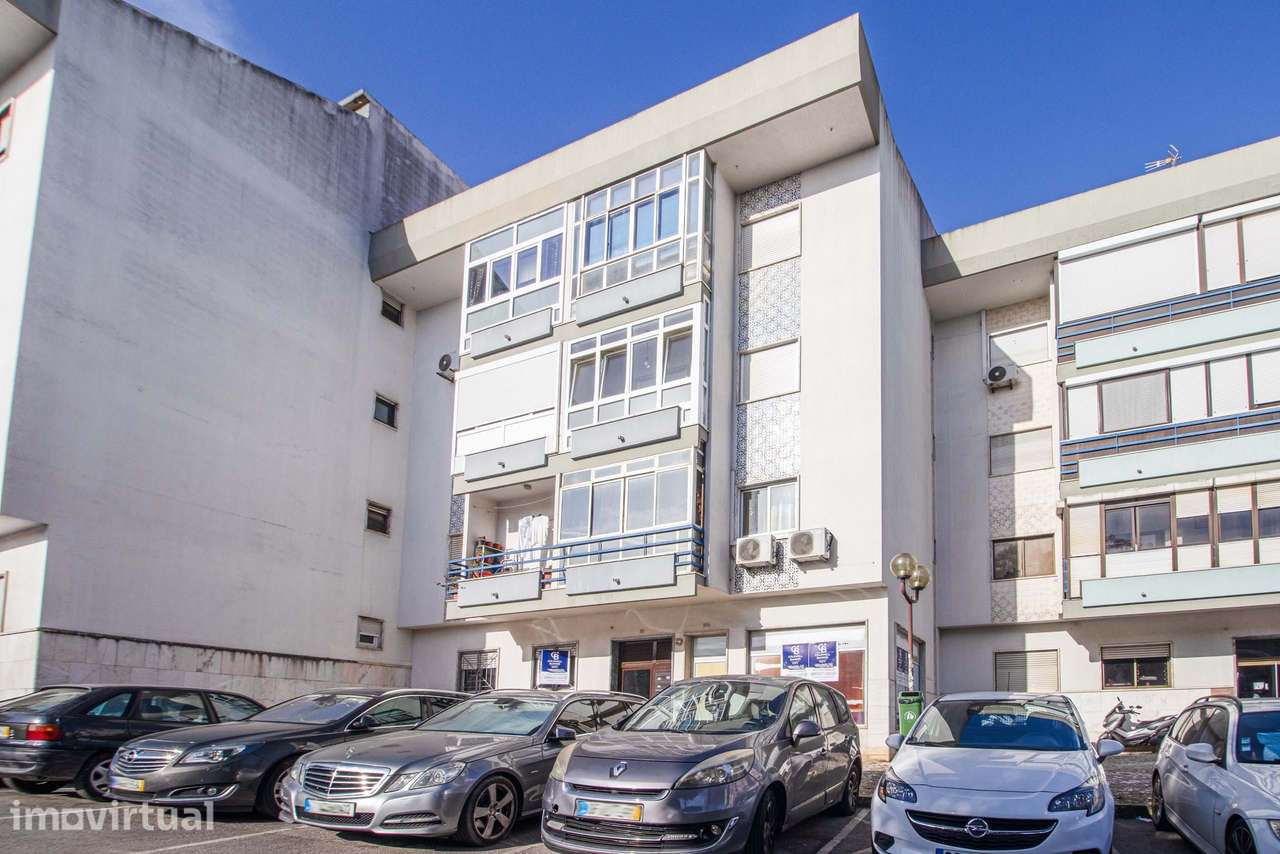 Loja na Reboleira junto ao Metro e Comboio - Grande imagem: 2/7