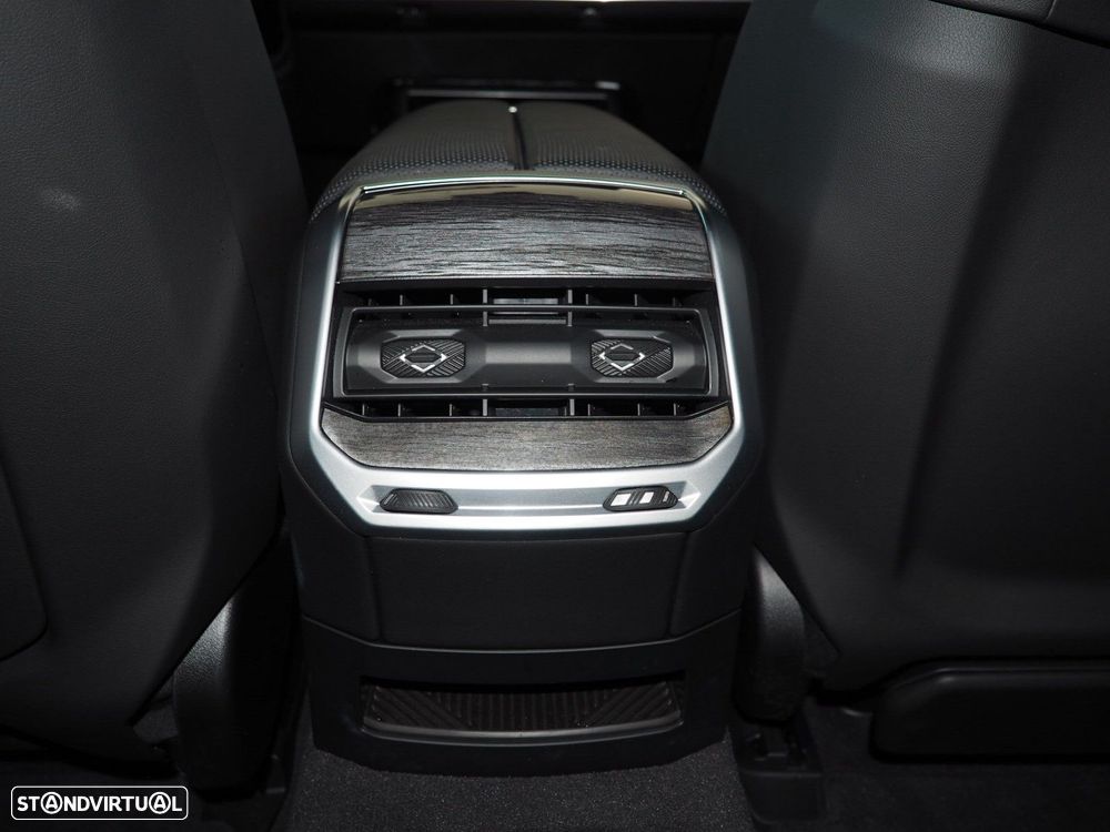 BMW i7 xDrive60 Pack Desportivo M - 18