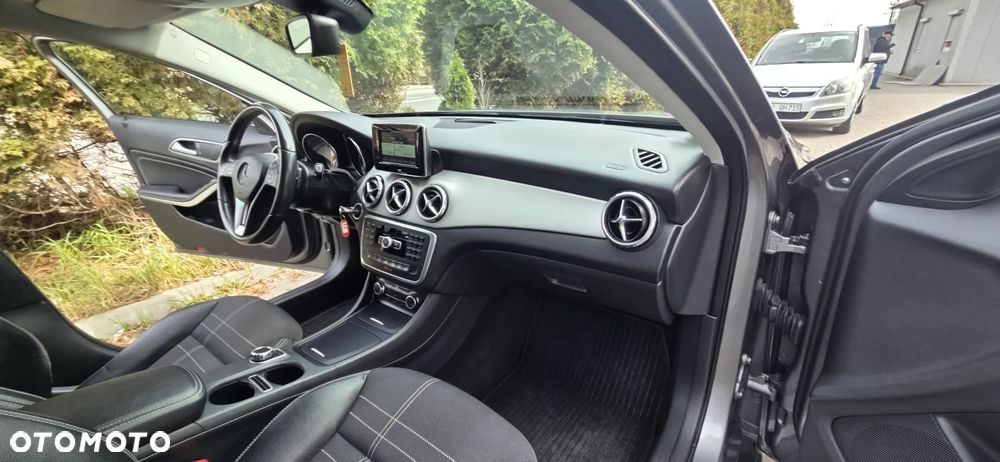 Mercedes-Benz GLA 250 7G-DCT StreetStyle - 35