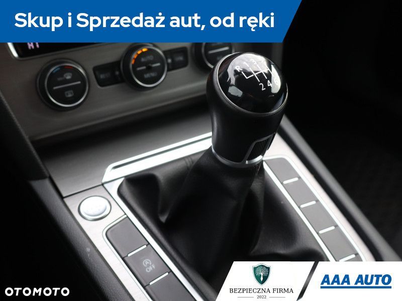 Volkswagen Passat - 14