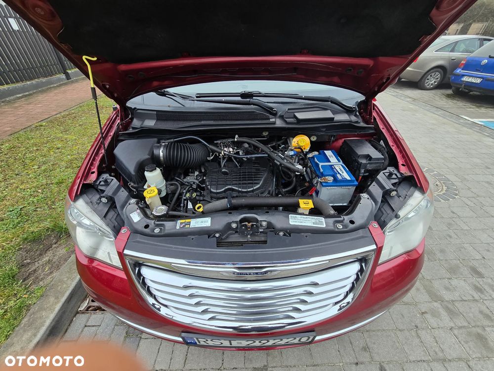 Chrysler Town & Country 3.6 Limited - 15