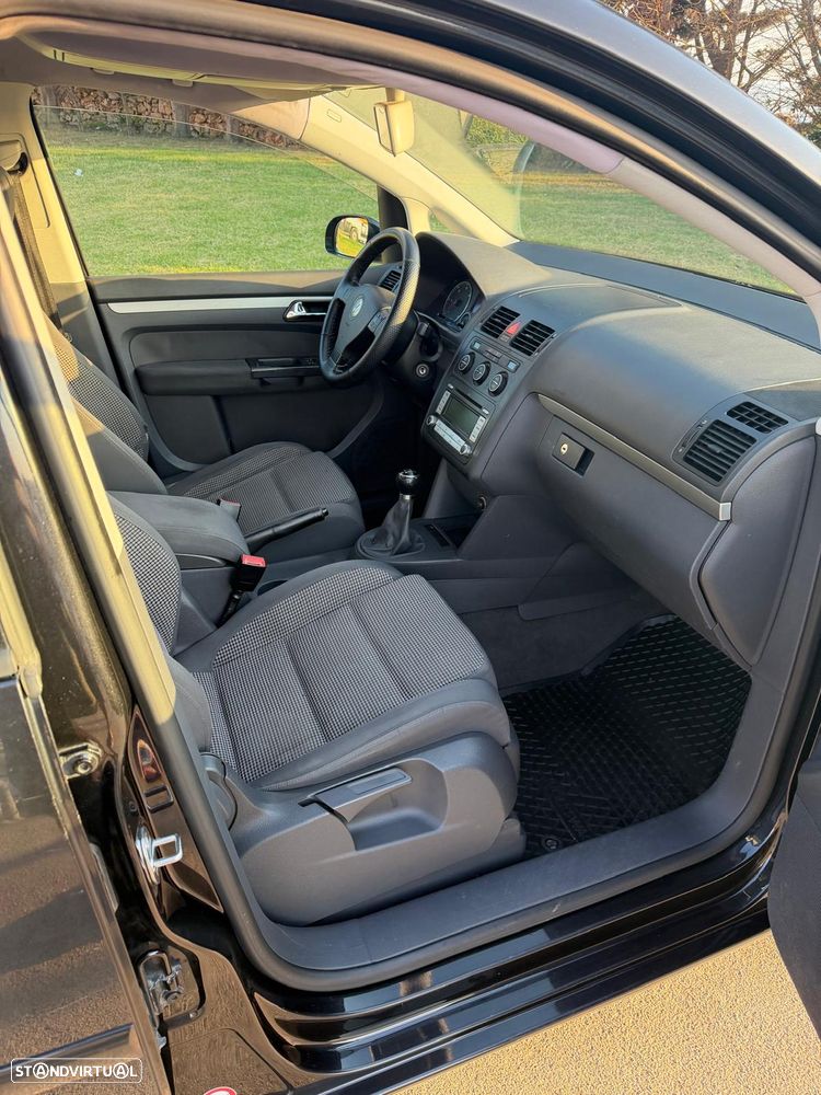 VW Touran 2.0 TDI Highline 7L - 11