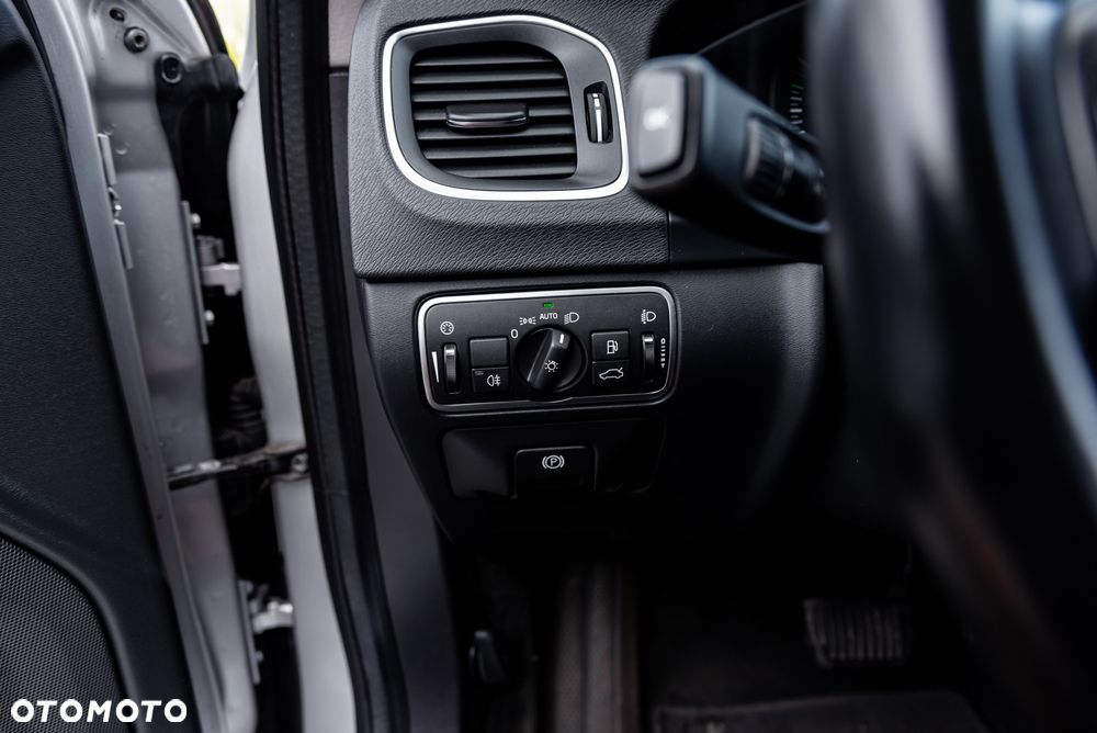 Volvo V60 D3 Drive-E Dynamic Edition (Kinetic) - 18