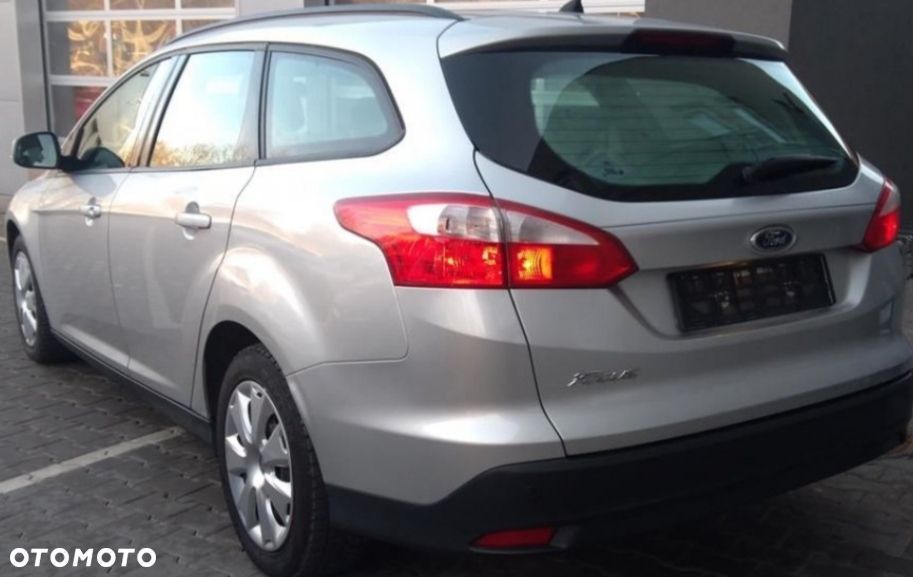 Na części Ford Focus MK3 Silnik Skrzynia Maska Zderzak Drzwi Klapa Szyba - 1