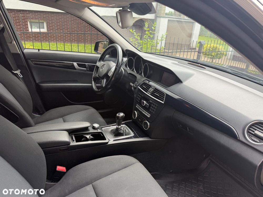 Mercedes-Benz Klasa C 200 (BlueEFFICIENCY) - 16
