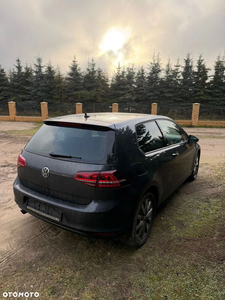 Volkswagen Golf - 6