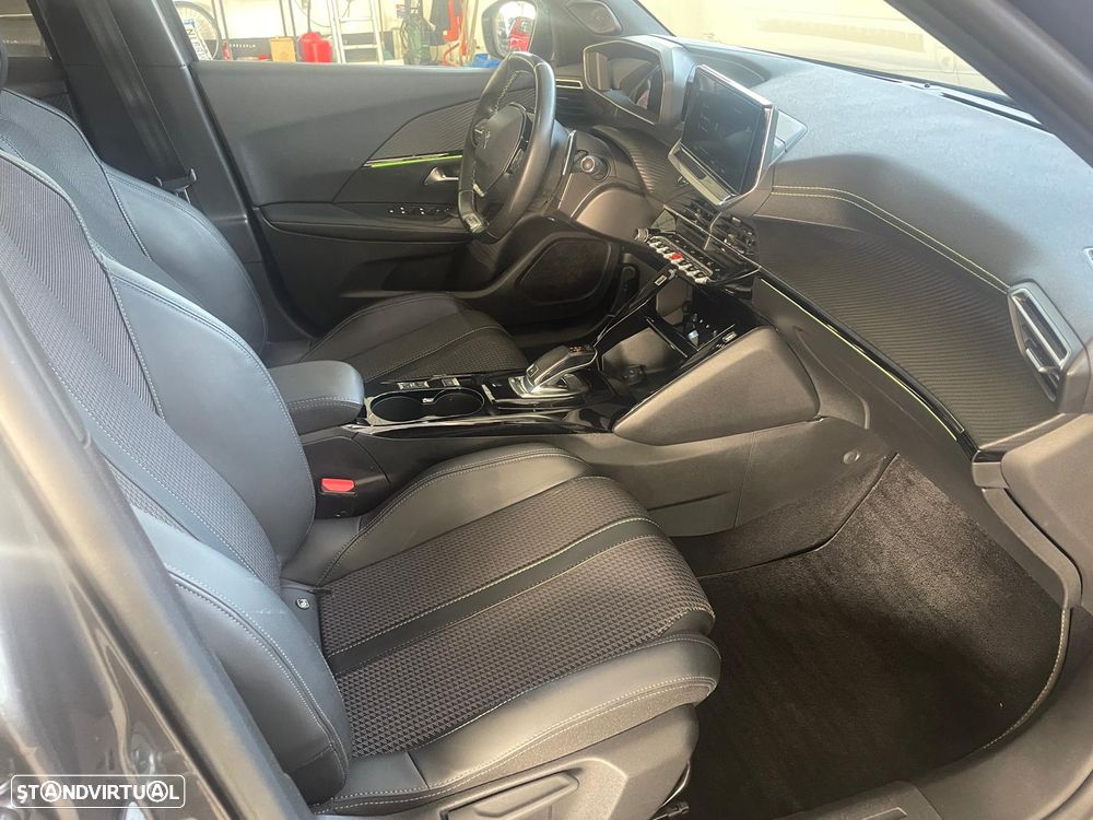 Peugeot 2008 PureTech 130 EAT8 GT Pack - 21