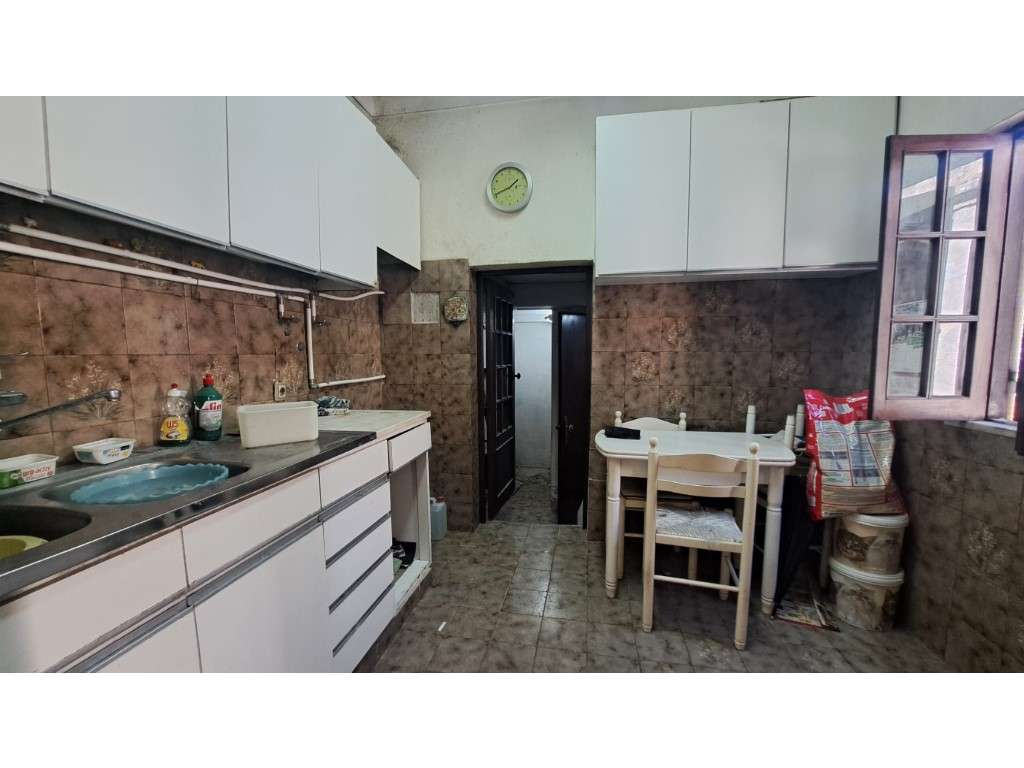 Moradia V2 Lisboa a Remodelar - Grande imagem: 4/10