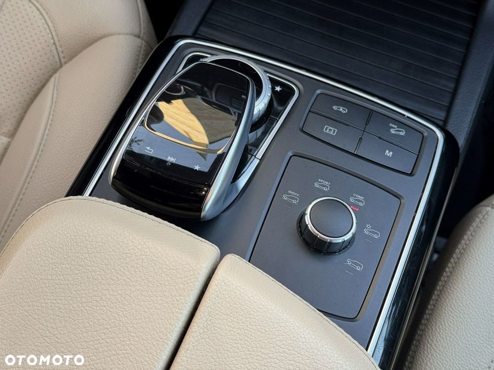 Mercedes-Benz GLS - 33