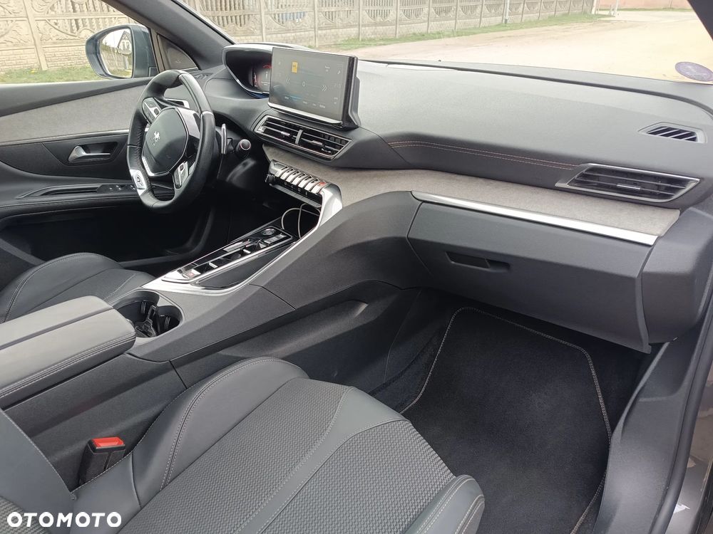 Peugeot 5008 Hybrid 136 e-DSC GT - 18