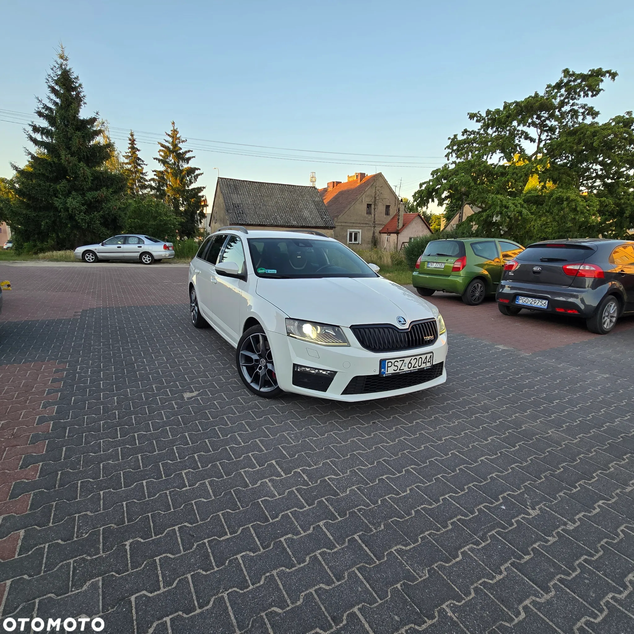 Skoda Octavia Combi 2.0 TDI RS - 2