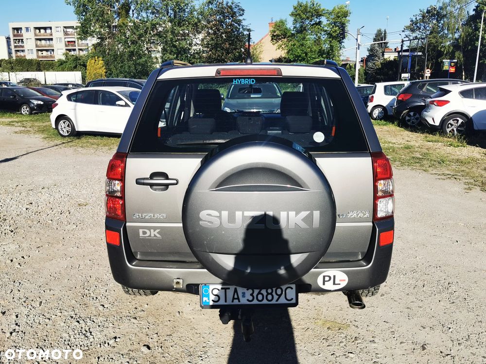 Suzuki Grand Vitara 2.0 Comfort + - 8