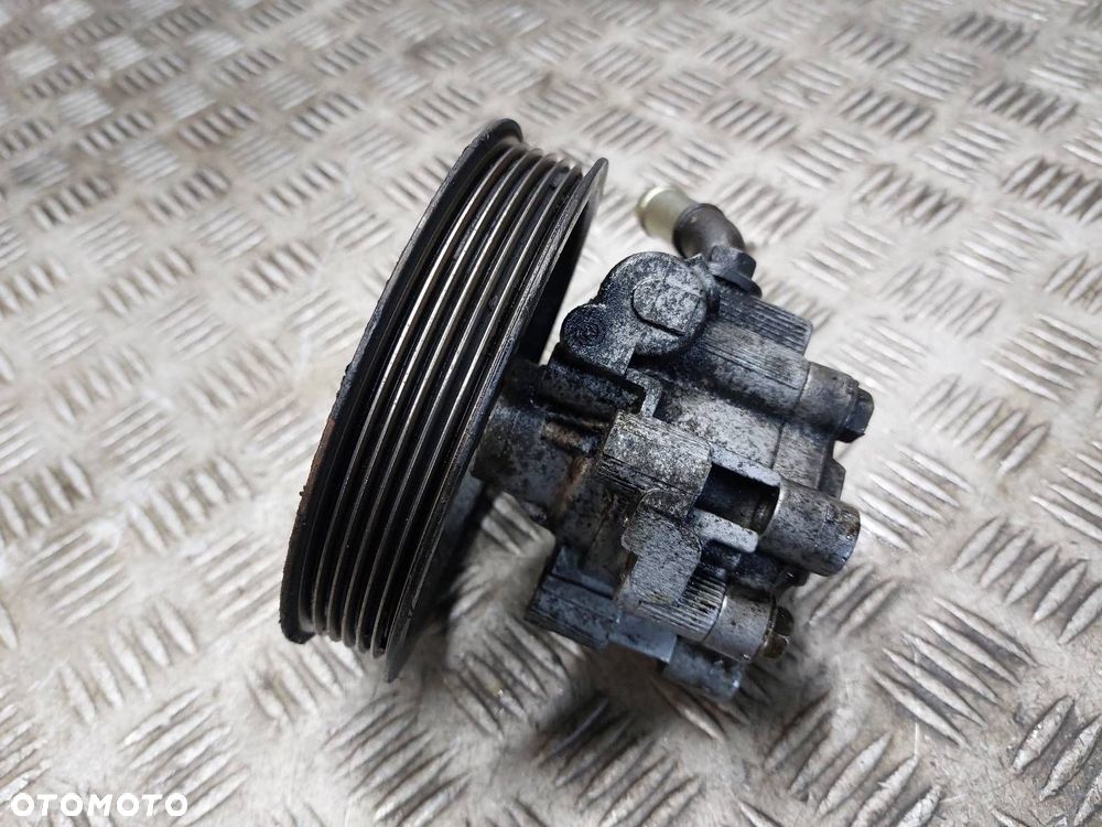 POMPA WSPOMAGANIA TOYOTA COROLLA E11 1.9 D - 3