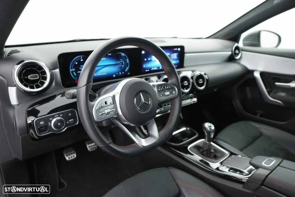 Mercedes-Benz A 200 Limousine AMG Line - 24