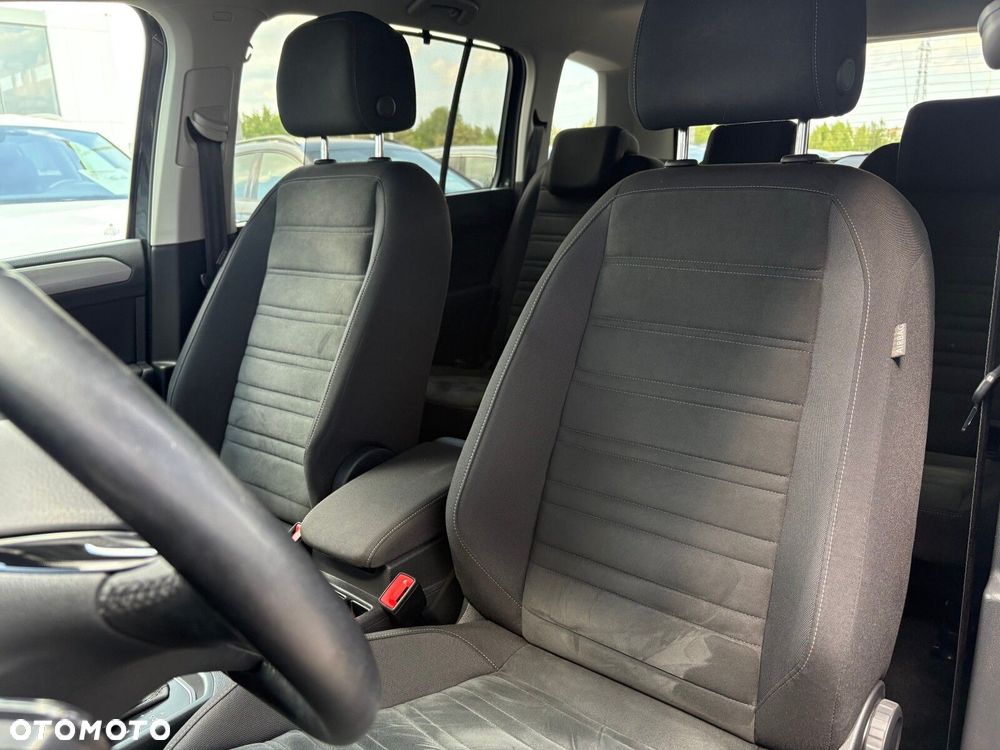 Volkswagen Touran - 13