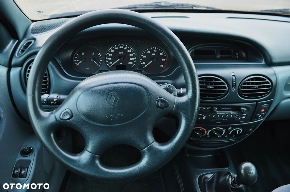 Renault Megane 1.6 RN - 14